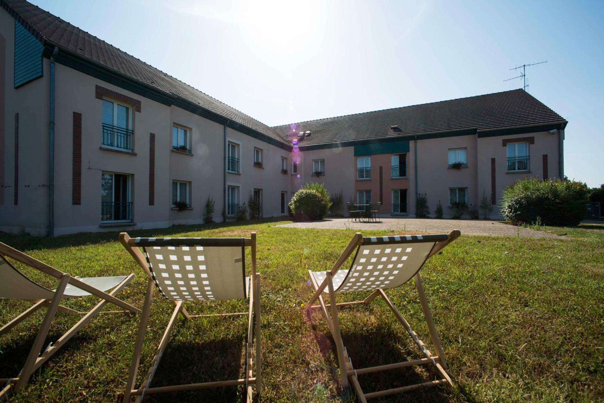 Brit Hotel Du Perche Nogent-le-Rotrou Buitenkant foto