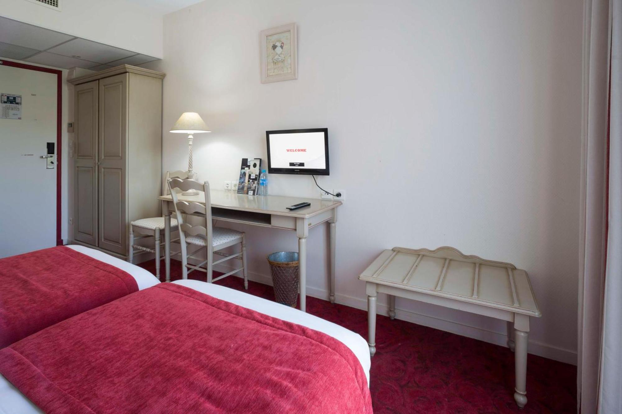 Brit Hotel Du Perche Nogent-le-Rotrou Buitenkant foto