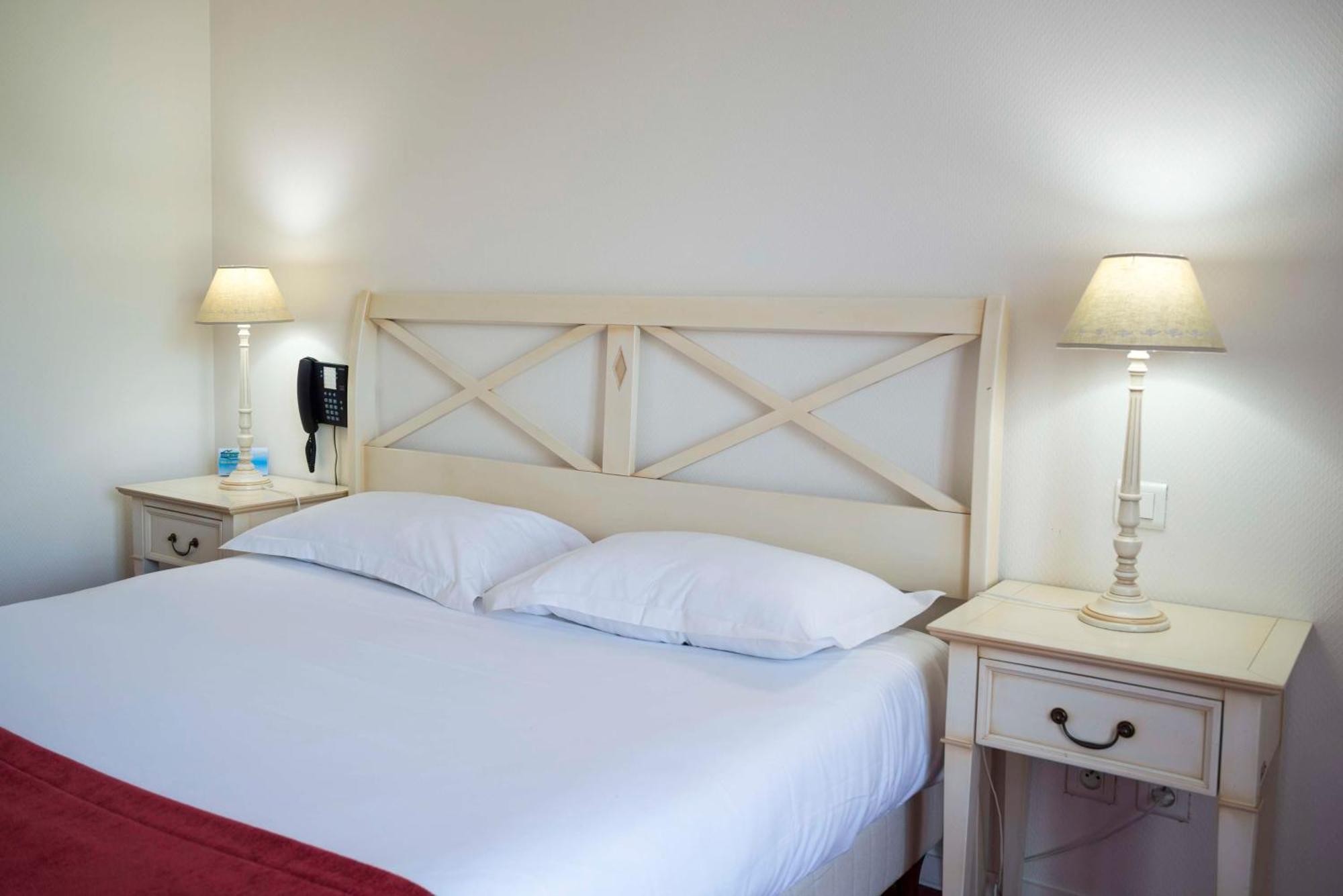 Brit Hotel Du Perche Nogent-le-Rotrou Buitenkant foto