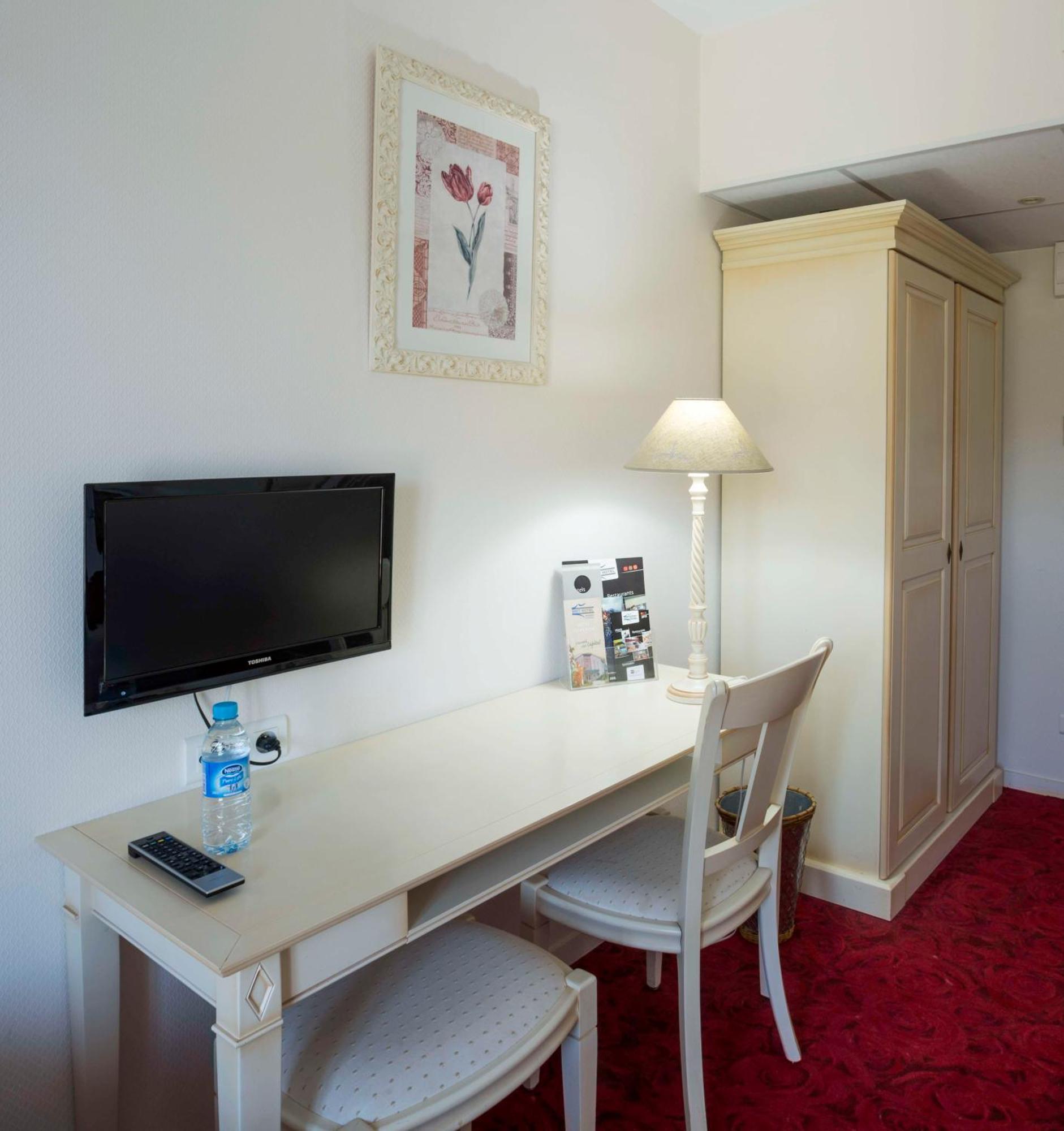 Brit Hotel Du Perche Nogent-le-Rotrou Buitenkant foto